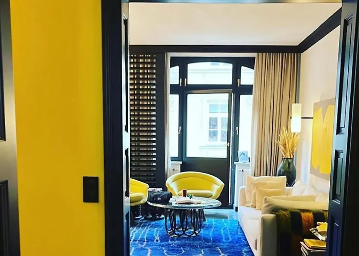 1200 Sq Ft Luxus Designer Apt In Heart Of Munich