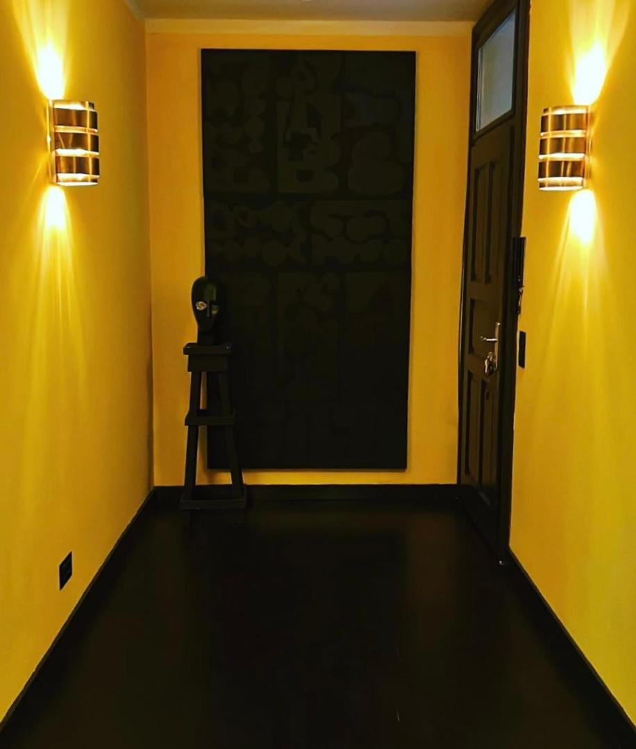 1200 Sq Ft Luxus Designer In Heart Of Apartment *